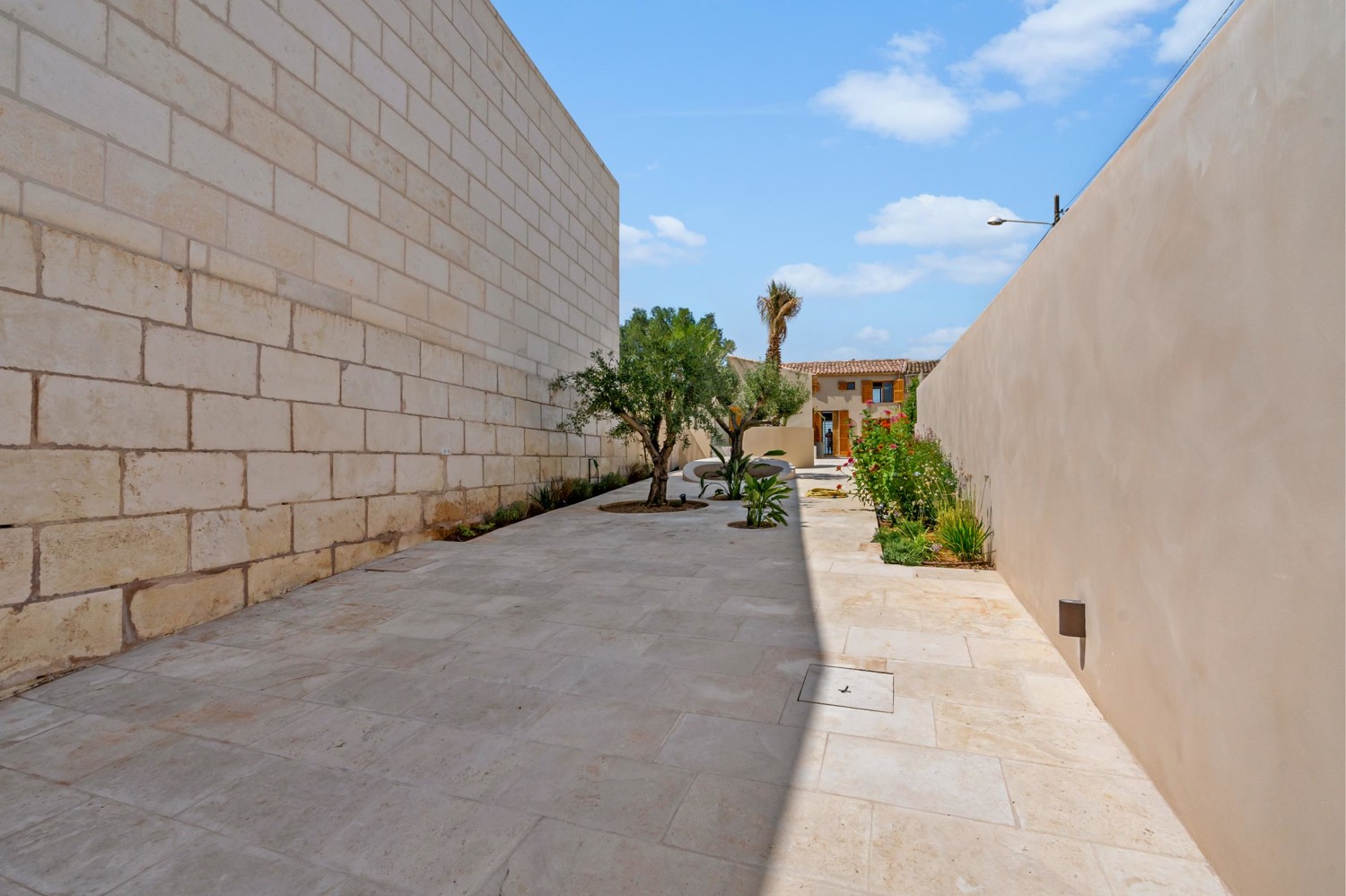 Haus-mit-Pool-und-Garten-in-Muro-Mallorca
