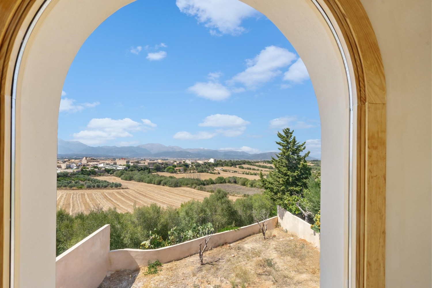 Haus-mit-Pool-und-Garten-in-Muro-Mallorca