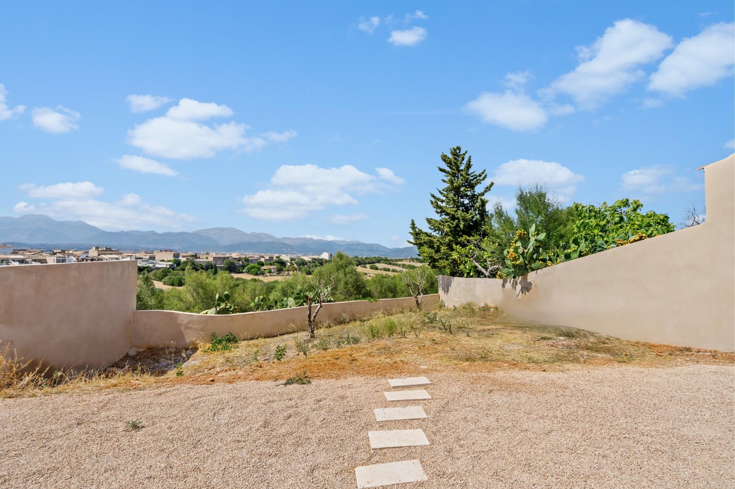 Haus-mit-Pool-und-Garten-in-Muro-Mallorca