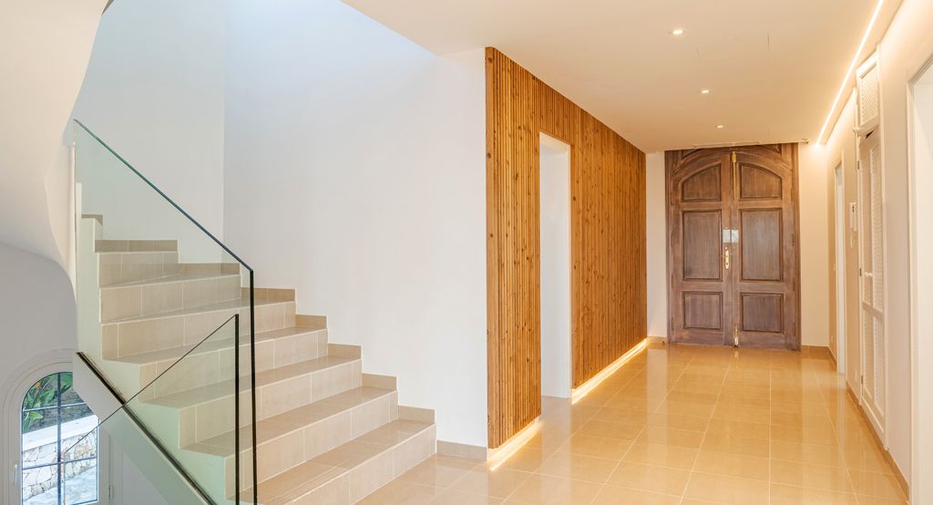 Moderne-villa-am-meer-in-Portocolom