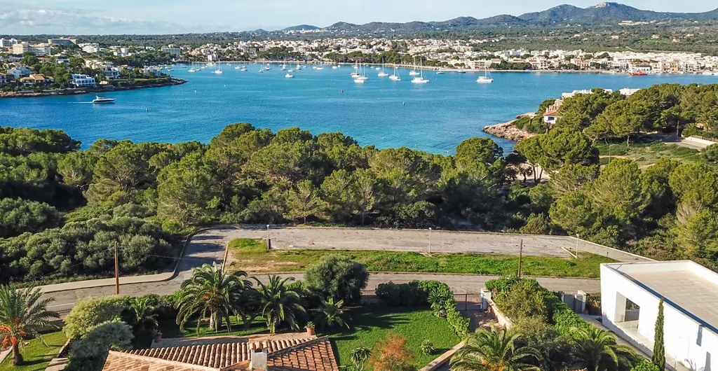 Moderne-villa-am-meer-in-Portocolom