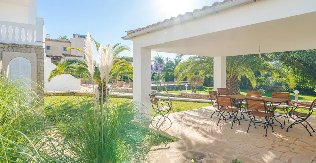 Moderne-villa-am-meer-in-Portocolom