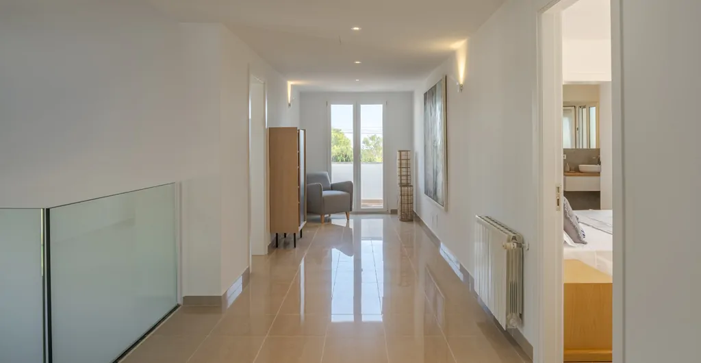 Moderne-villa-am-meer-in-Portocolom