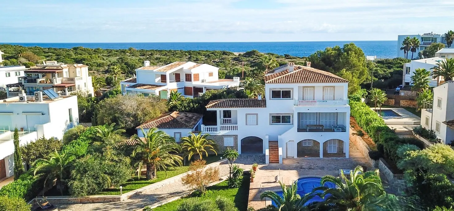 Moderne-villa-am-meer-in-Portocolom