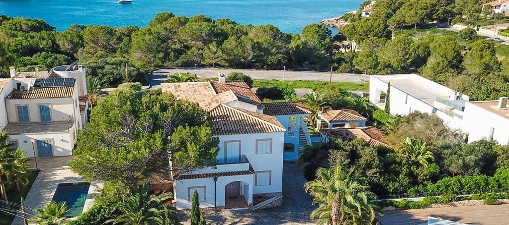 Moderne-villa-am-meer-in-Portocolom