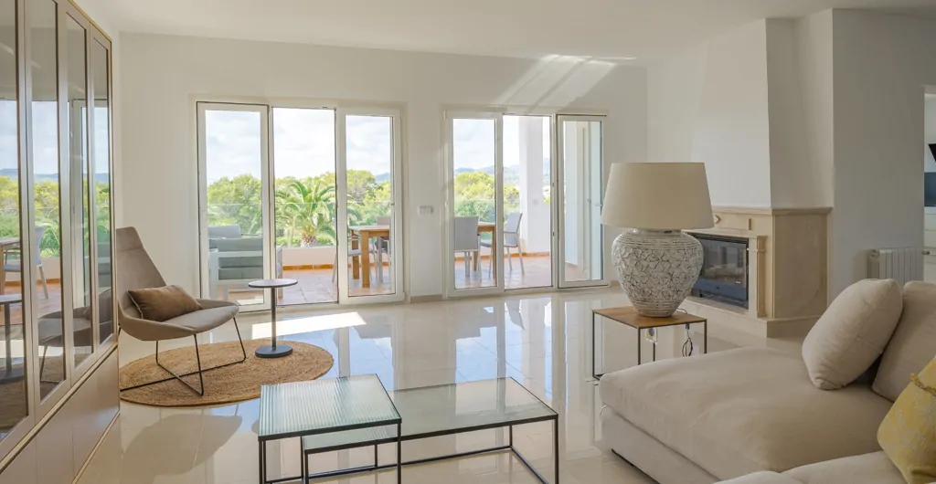 Moderne-villa-am-meer-in-Portocolom