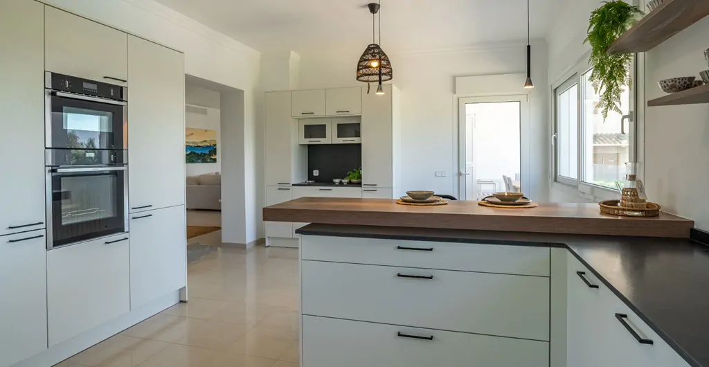 Moderne-villa-am-meer-in-Portocolom