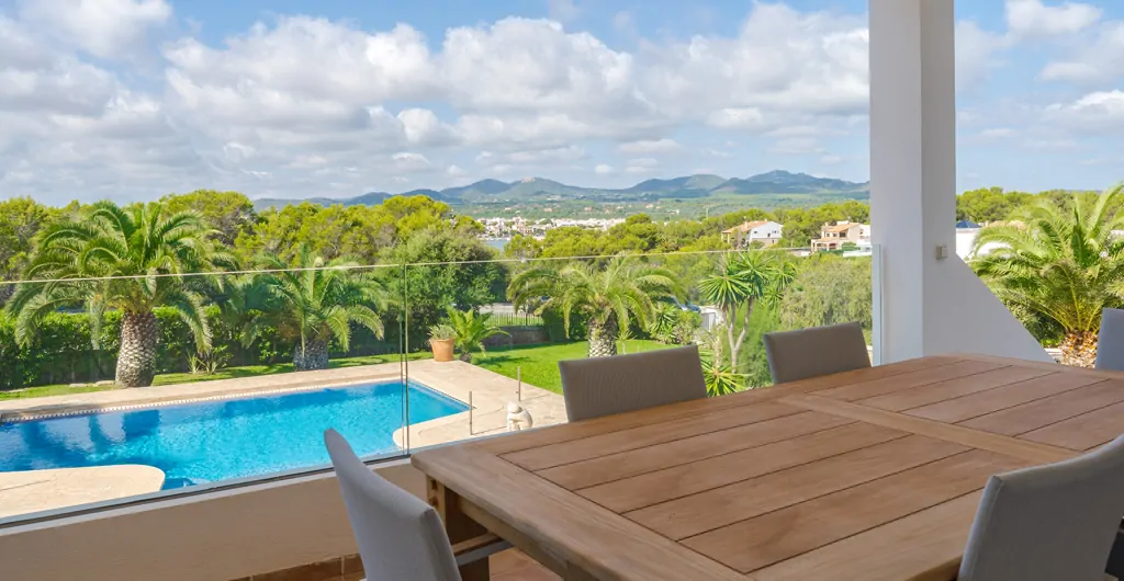 Moderne-villa-am-meer-in-Portocolom