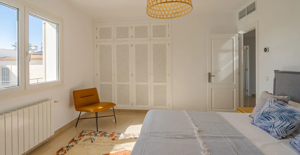 Moderne-villa-am-meer-in-Portocolom