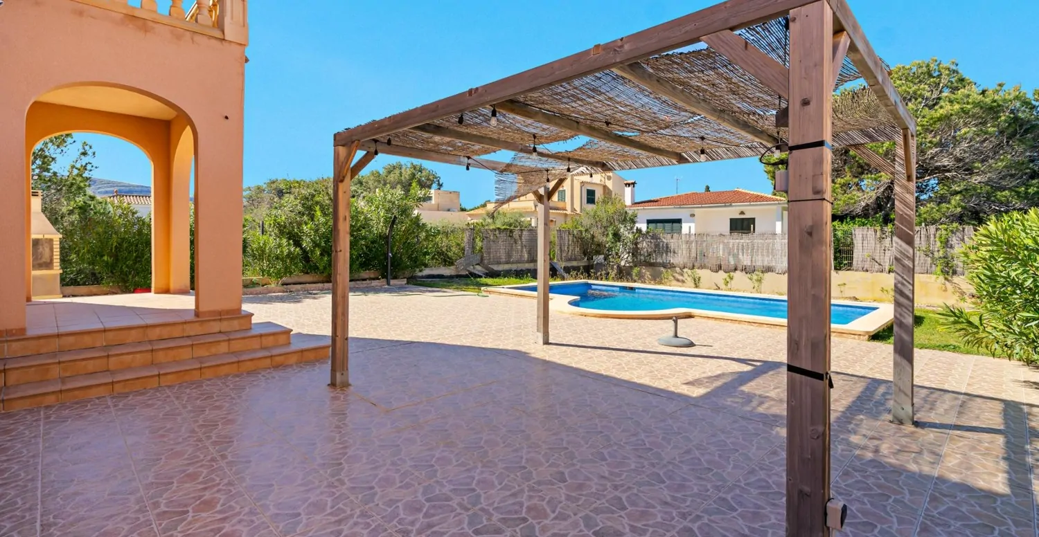 Villa-mit-Urlaubs-Lizenz-am-Meer-in-Colonia-Sant-Pere