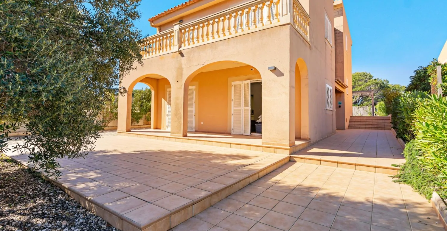 Villa-mit-Urlaubs-Lizenz-am-Meer-in-Colonia-Sant-Pere