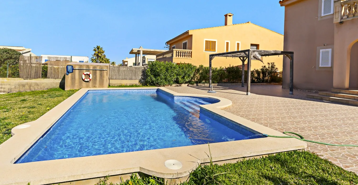 Villa-mit-Urlaubs-Lizenz-am-Meer-in-Colonia-Sant-Pere