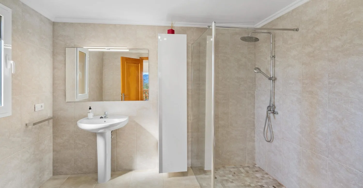 Villa-mit-Urlaubs-Lizenz-am-Meer-in-Colonia-Sant-Pere