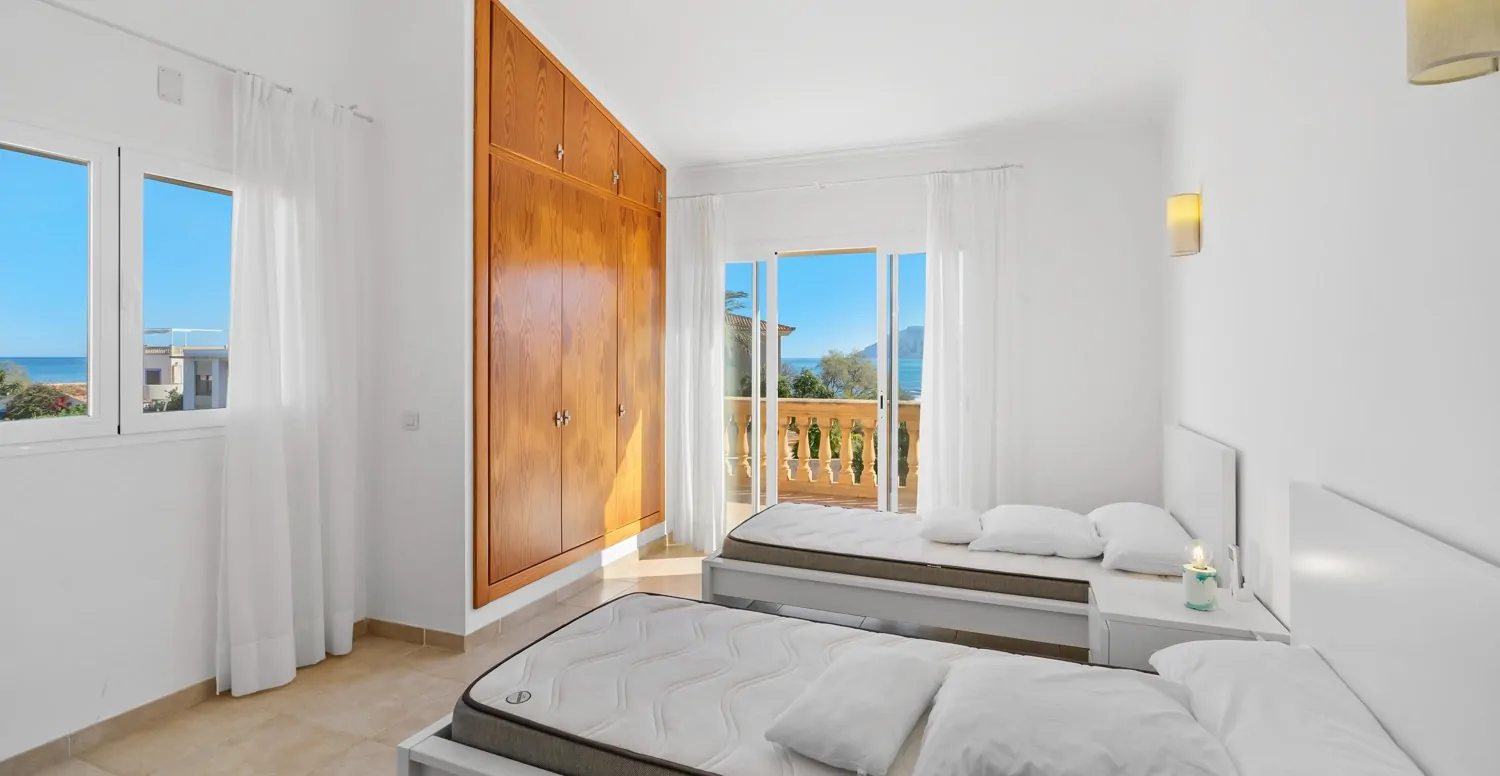 Villa-mit-Urlaubs-Lizenz-am-Meer-in-Colonia-Sant-Pere