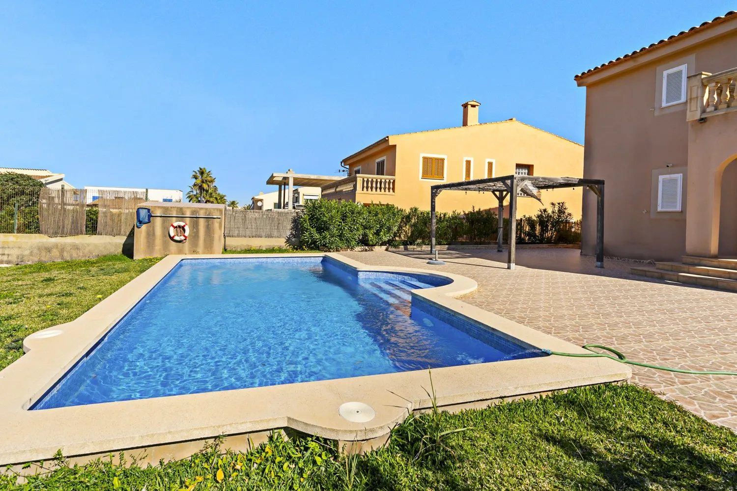 Villa-with-vacation-license-near-the-sea-in-Cologne-Sant-Pere