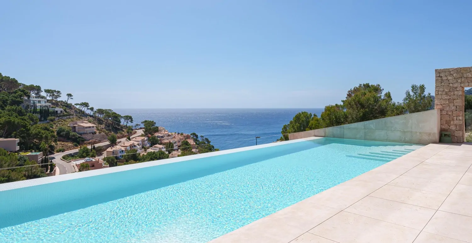 Luxus-Villa-mit-Meerblick-in-Canyamel