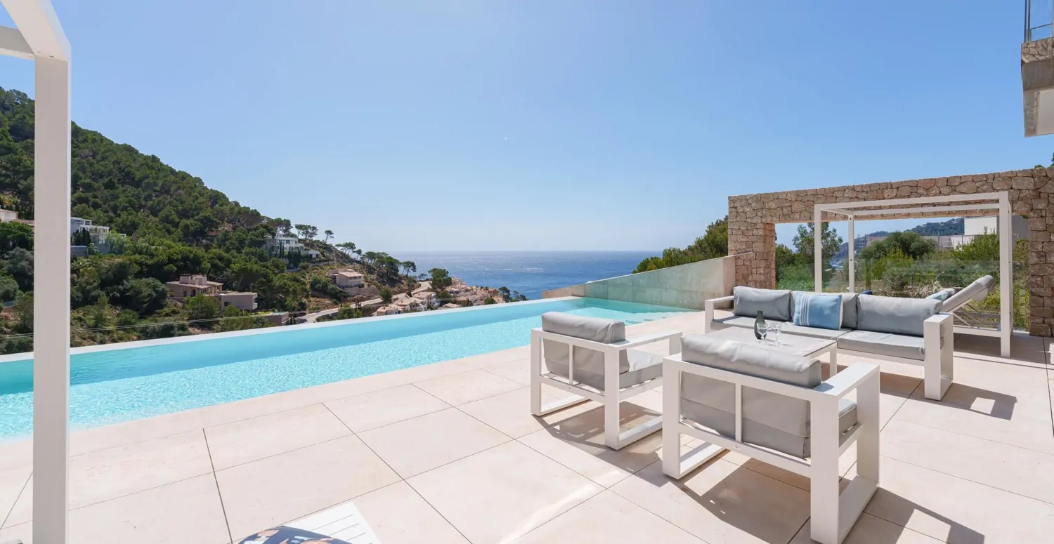 Luxus-Villa-mit-Meerblick-in-Canyamel