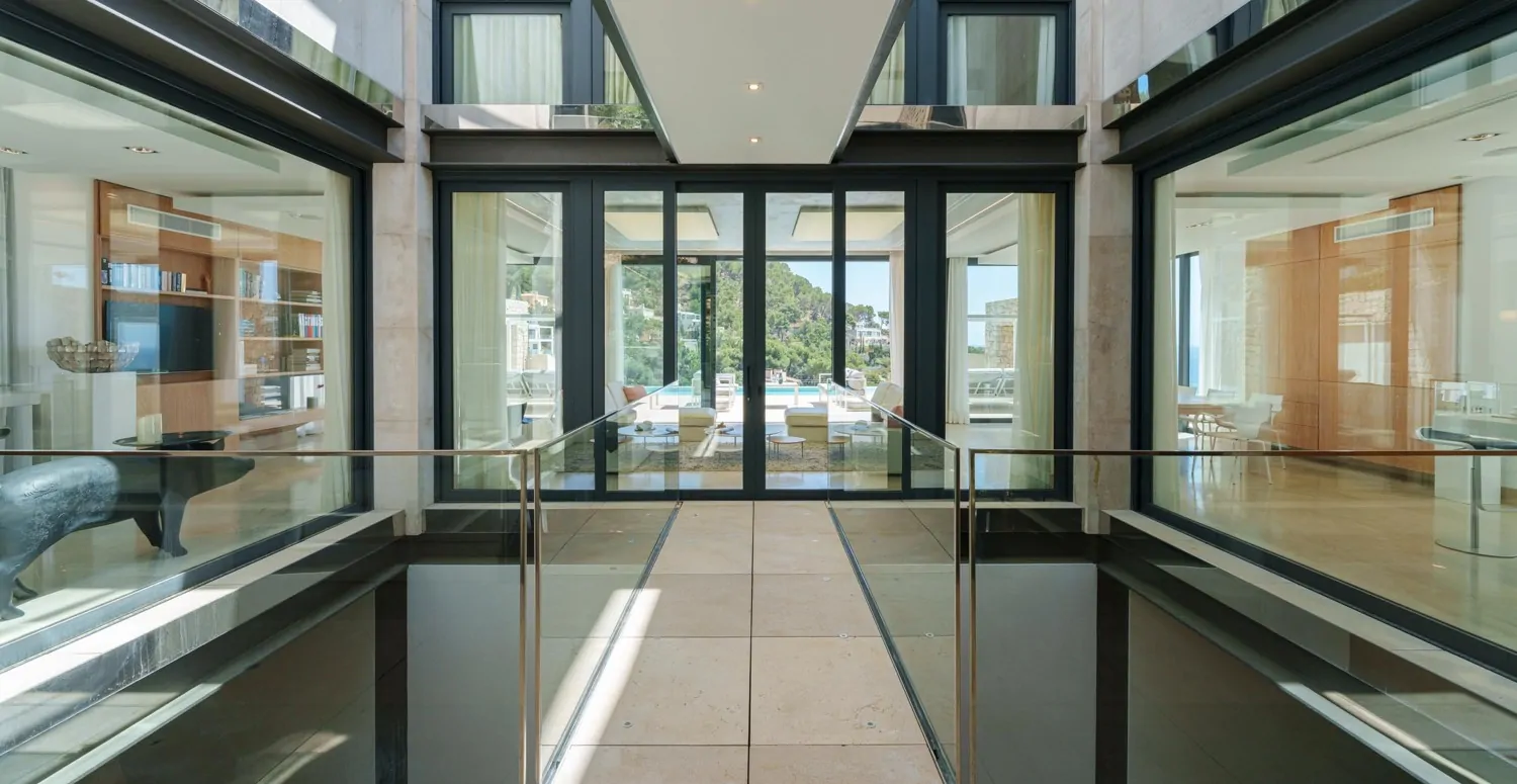 Luxus-Villa-mit-Meerblick-in-Canyamel