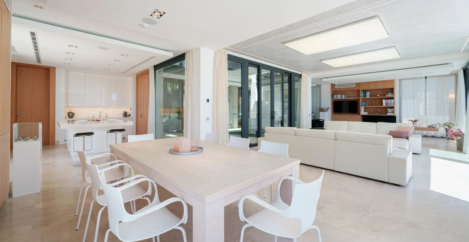 Luxus-Villa-mit-Meerblick-in-Canyamel