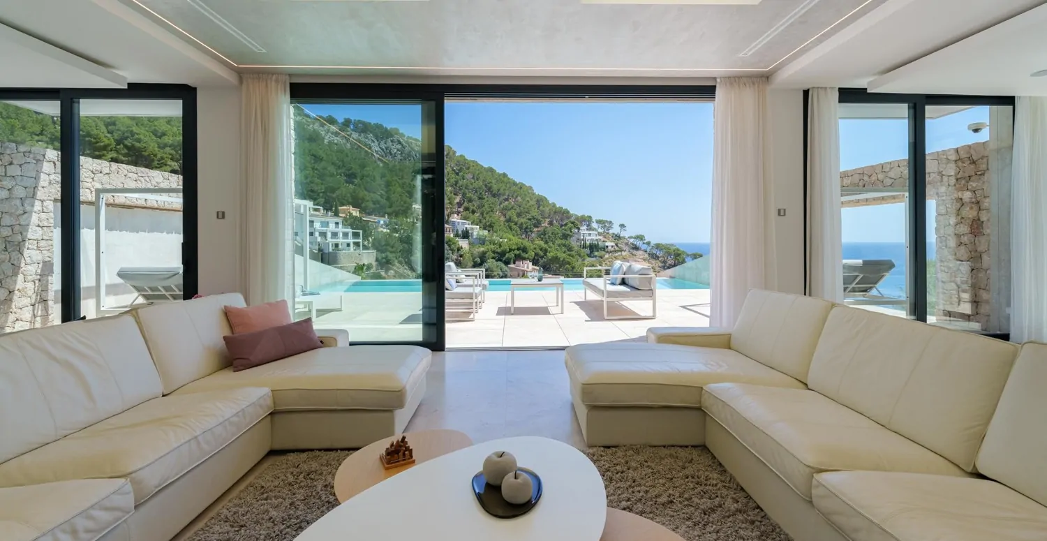 Luxus-Villa-mit-Meerblick-in-Canyamel