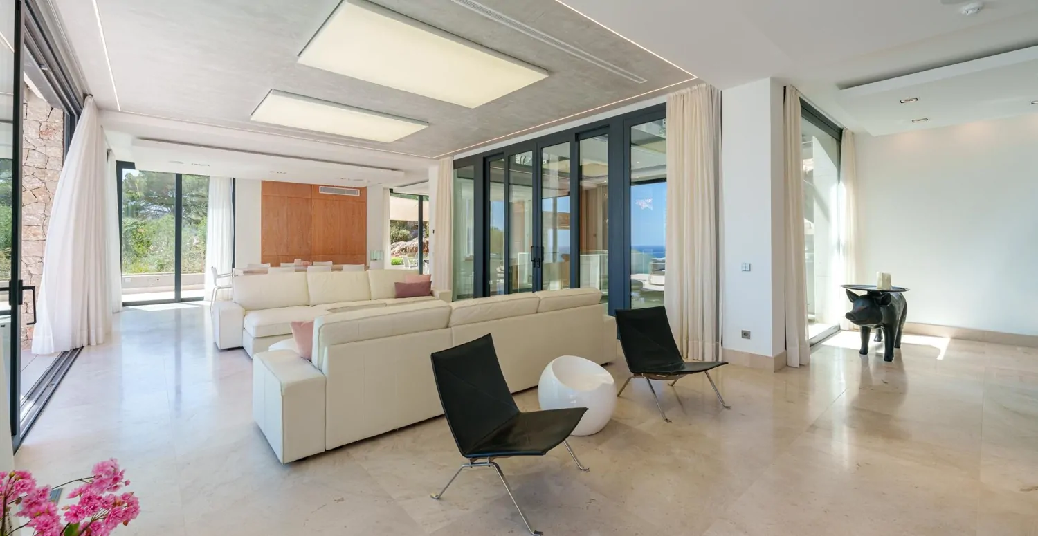 Luxus-Villa-mit-Meerblick-in-Canyamel