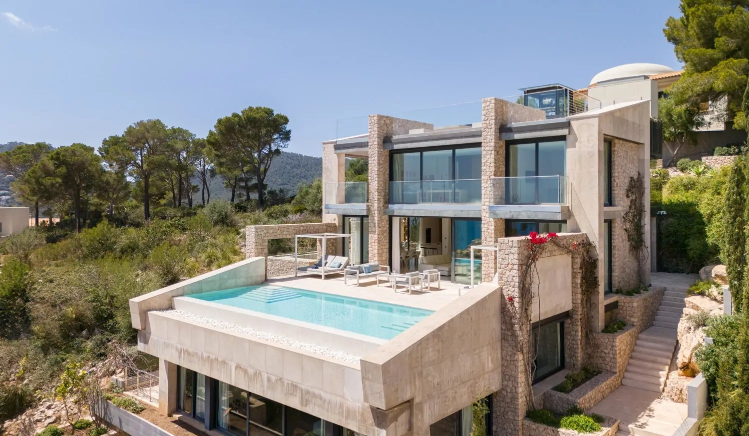 Luxus-Villa-mit-Meerblick-in-Canyamel