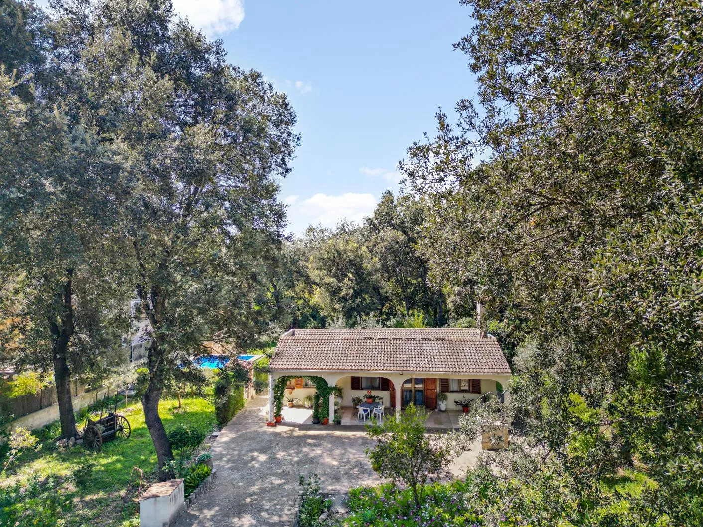Beautiful-finca-with-pool-in-Crestatx