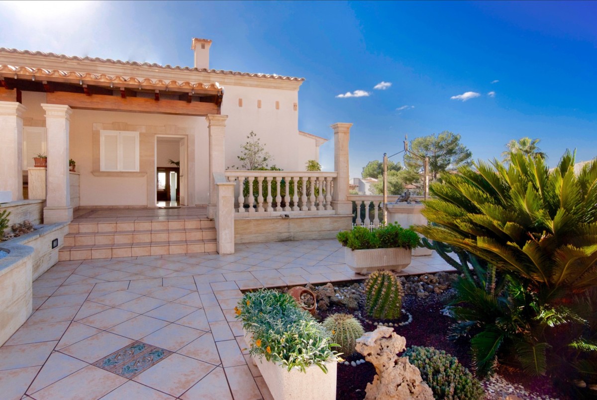 Villa-mit-Urlaubslizenz-und-Meerblick-in-Alcanada