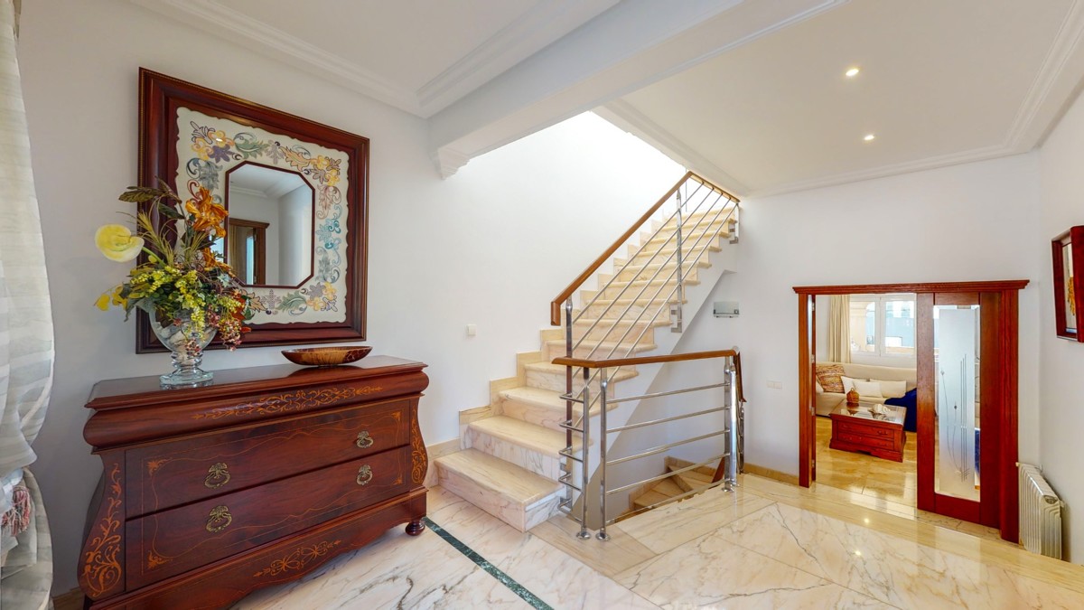 Villa-mit-Urlaubslizenz-und-Meerblick-in-Alcanada