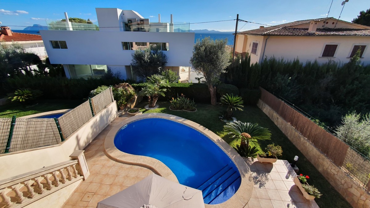 Villa-mit-Urlaubslizenz-und-Meerblick-in-Alcanada