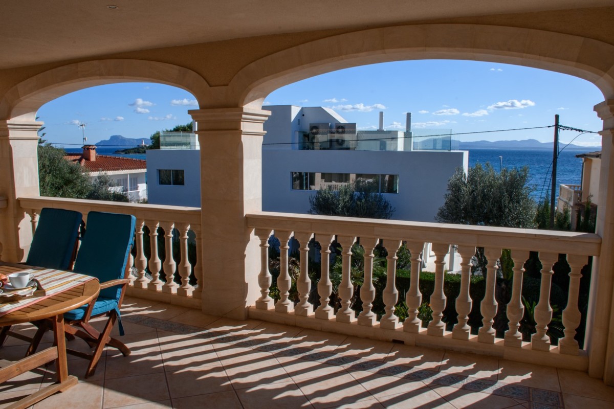 Villa-mit-Urlaubslizenz-und-Meerblick-in-Alcanada