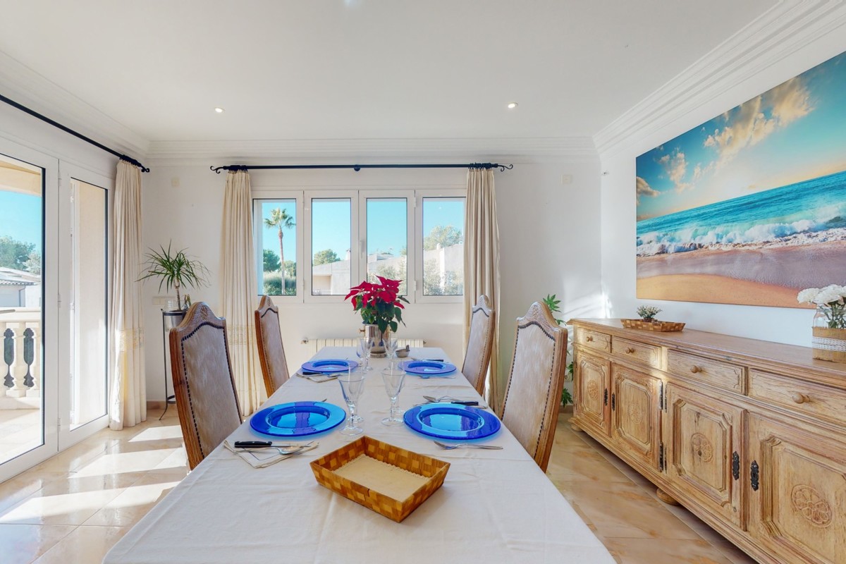 Villa-mit-Urlaubslizenz-und-Meerblick-in-Alcanada