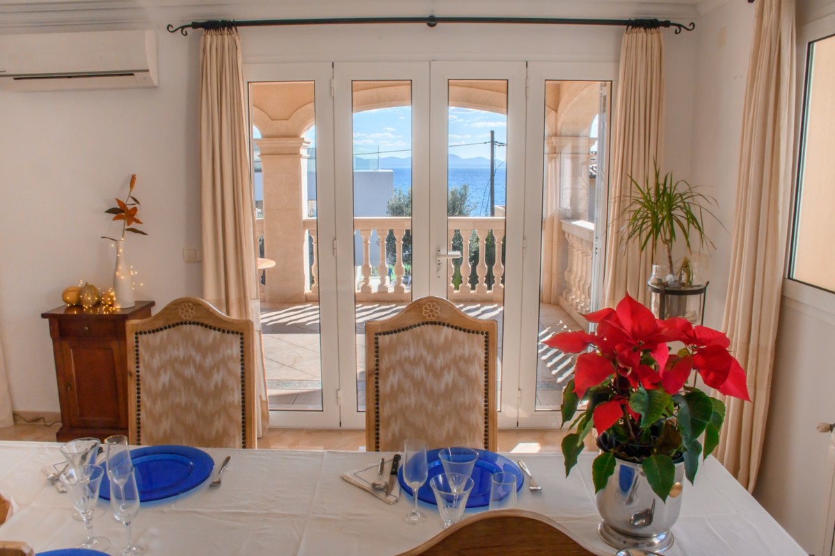 Villa-mit-Urlaubslizenz-und-Meerblick-in-Alcanada
