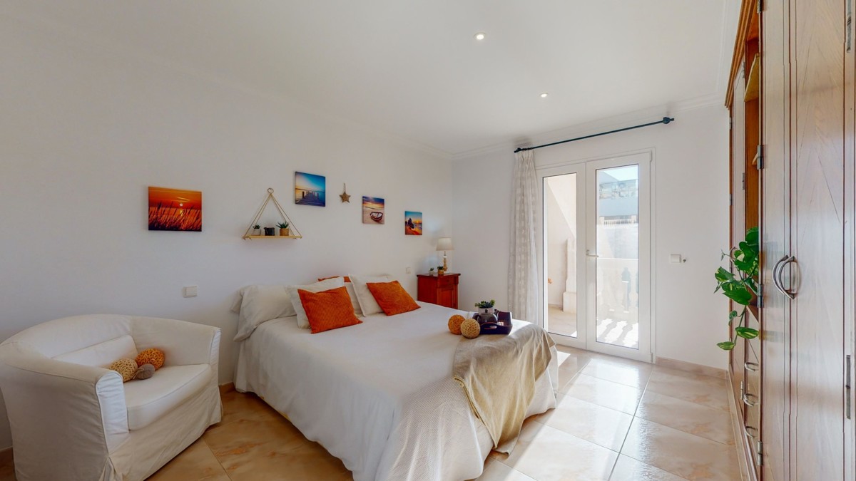 Villa-mit-Urlaubslizenz-und-Meerblick-in-Alcanada