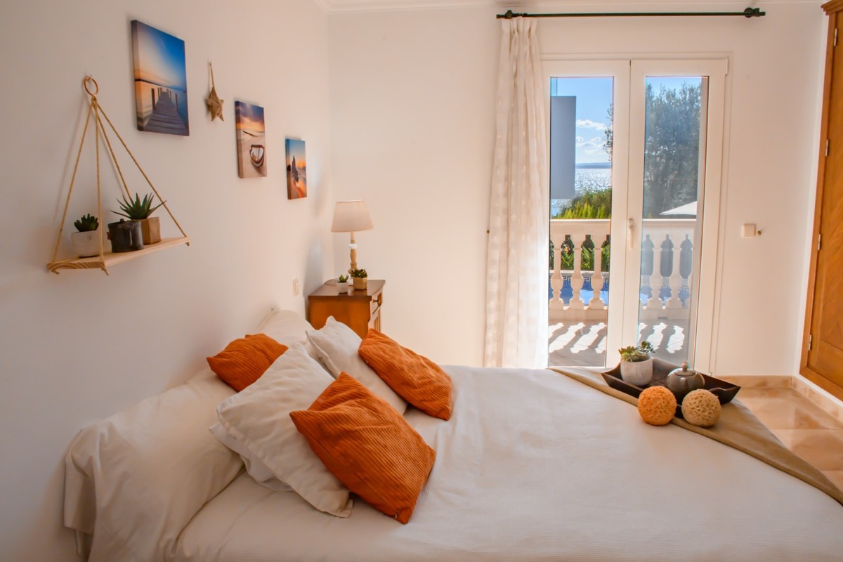 Villa-mit-Urlaubslizenz-und-Meerblick-in-Alcanada