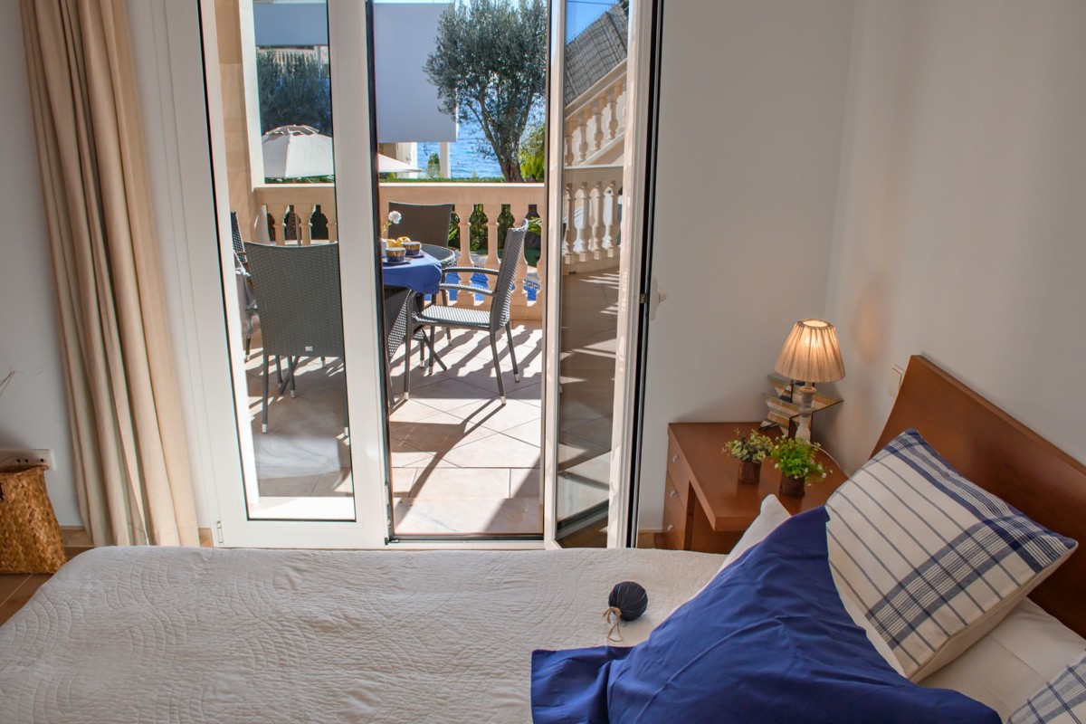Villa-mit-Urlaubslizenz-und-Meerblick-in-Alcanada