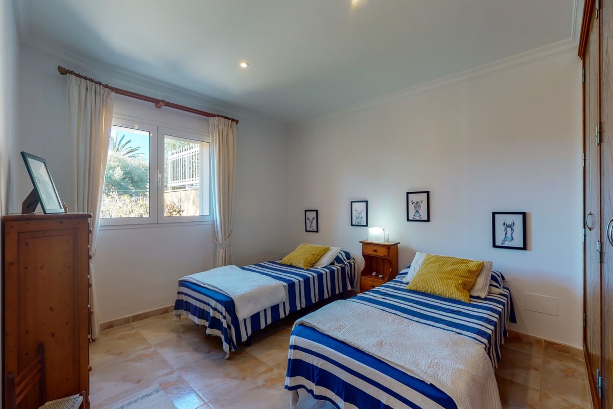 Villa-mit-Urlaubslizenz-und-Meerblick-in-Alcanada