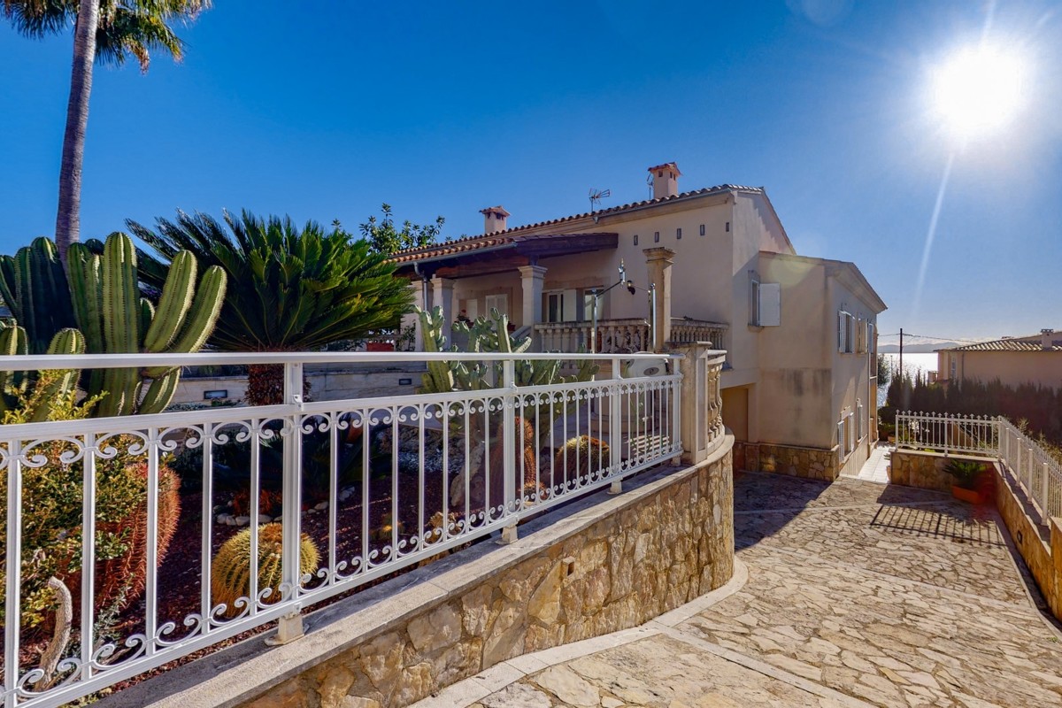 Villa-mit-Urlaubslizenz-und-Meerblick-in-Alcanada