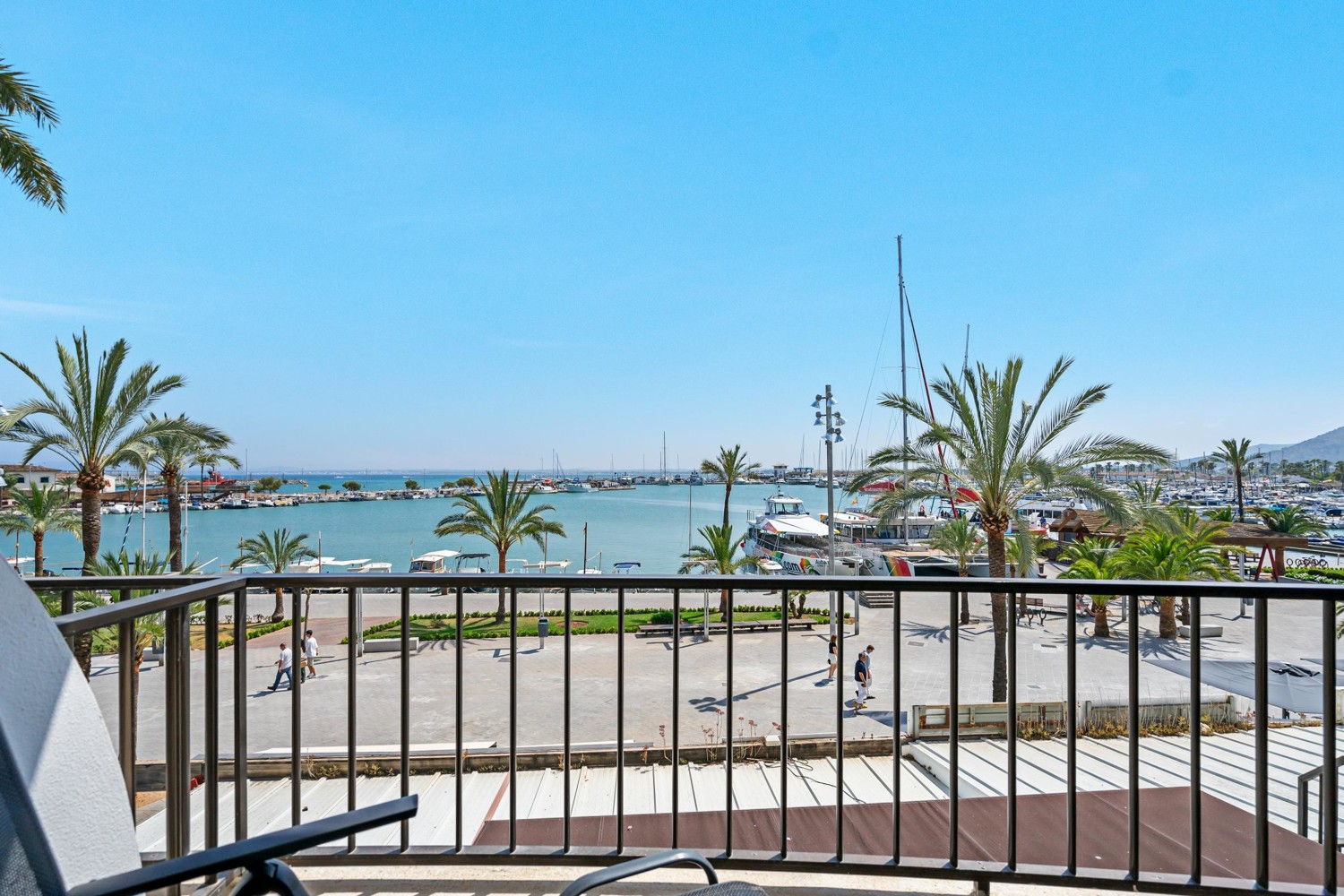 Moderne-Wohnung-in-erster-Reihe-in-Puerto-de-Alcudia