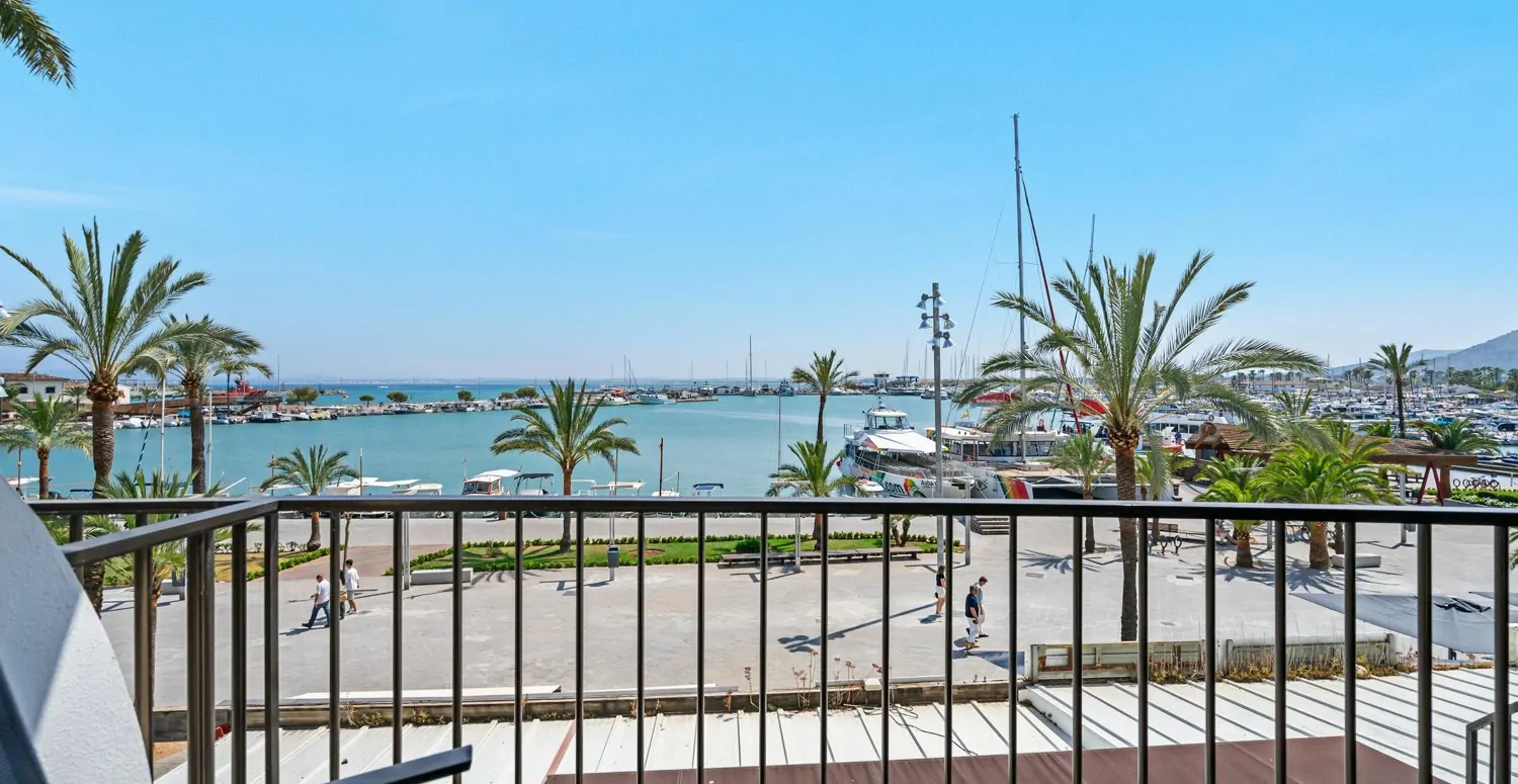 Moderne-Wohnung-in-erster-Reihe-in-Puerto-de-Alcudia