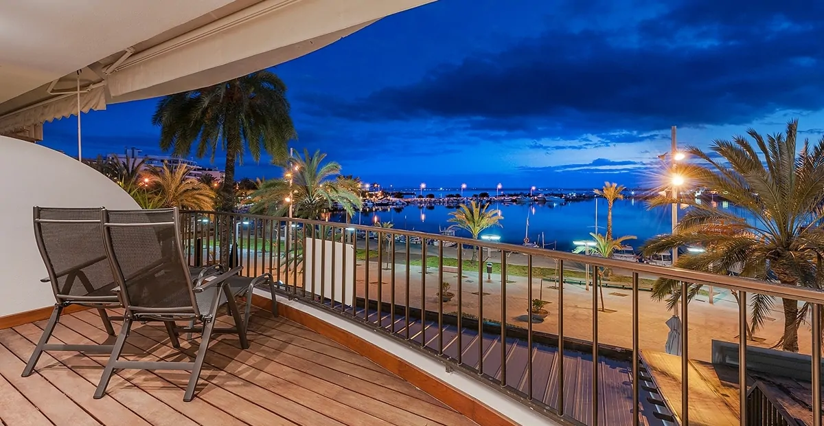 Moderne-Wohnung-in-erster-Reihe-in-Puerto-de-Alcudia