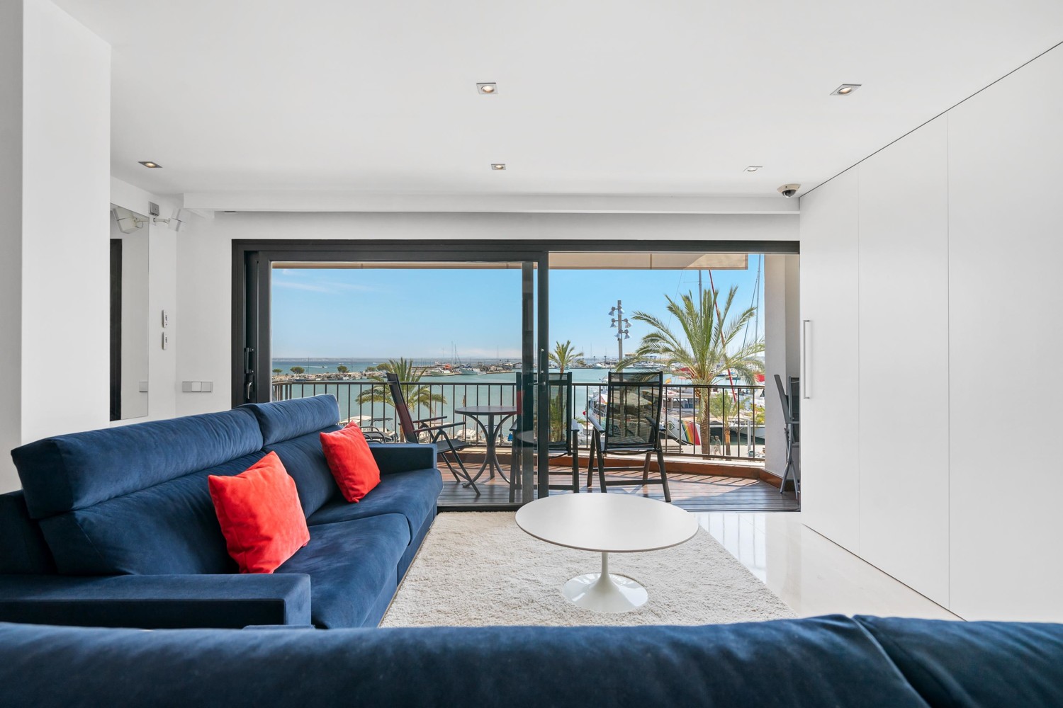 Moderne-Wohnung-in-erster-Reihe-in-Puerto-de-Alcudia