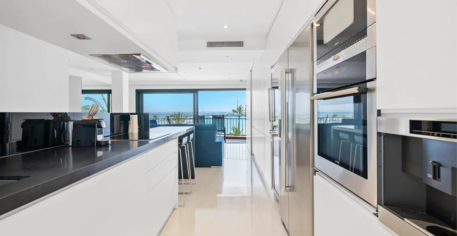 Moderne-Wohnung-in-erster-Reihe-in-Puerto-de-Alcudia