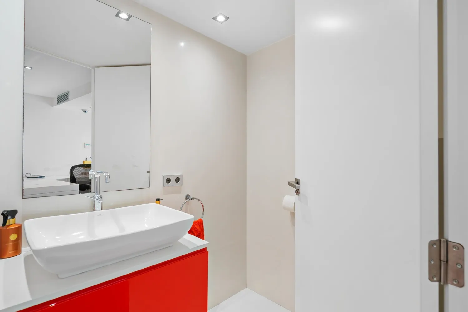 Modern-frontline-apartment-in-Puerto-de-Alcudia