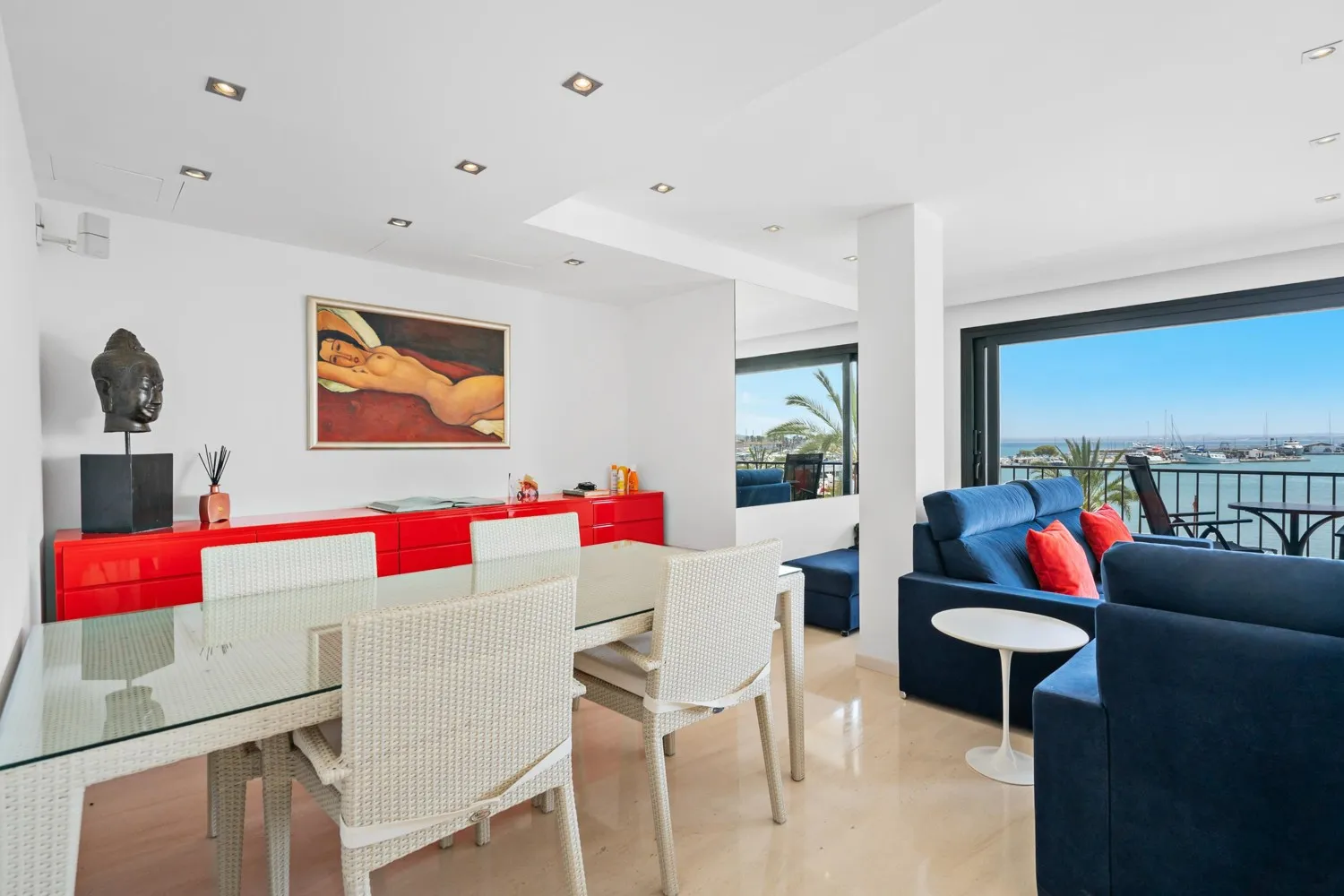 Modern-frontline-apartment-in-Puerto-de-Alcudia