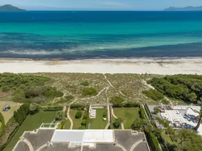 Exclusiva-propiedad-frente-al-mar-en-Playa-de-Muro 