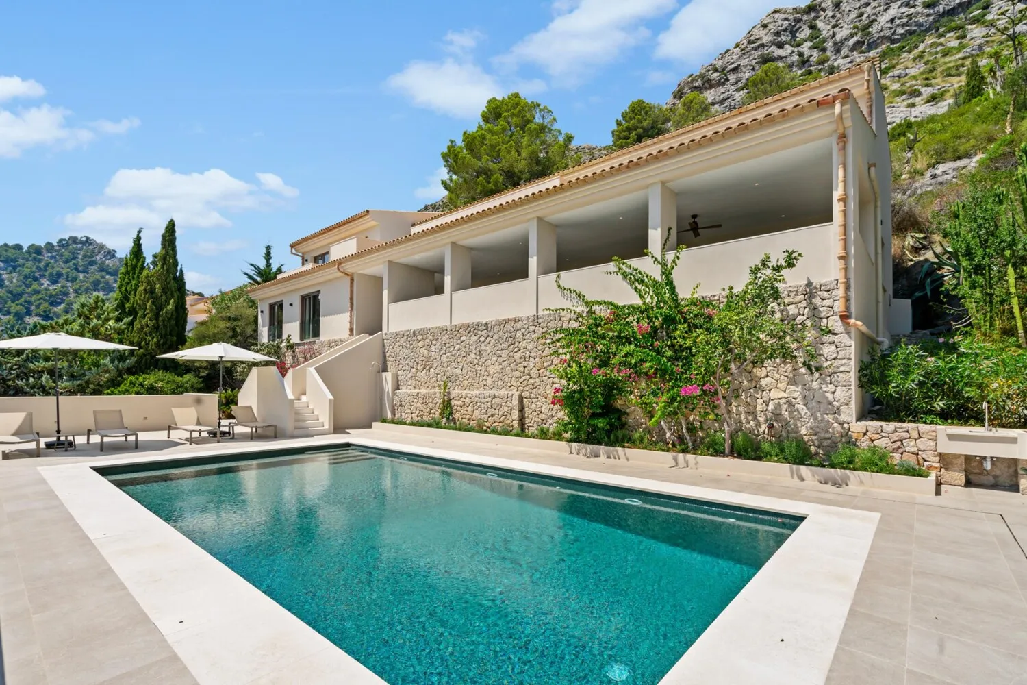 Luxuriöse-Villa-mit-Meerblick in-Pollensa