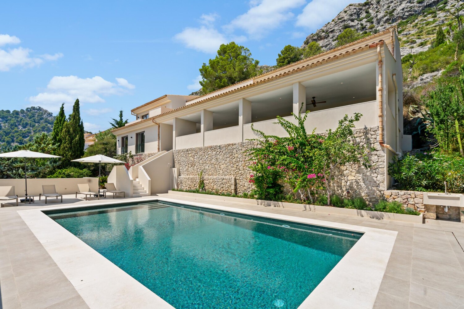 Luxuriöse-Villa-mit-Meerblick in-Pollensa