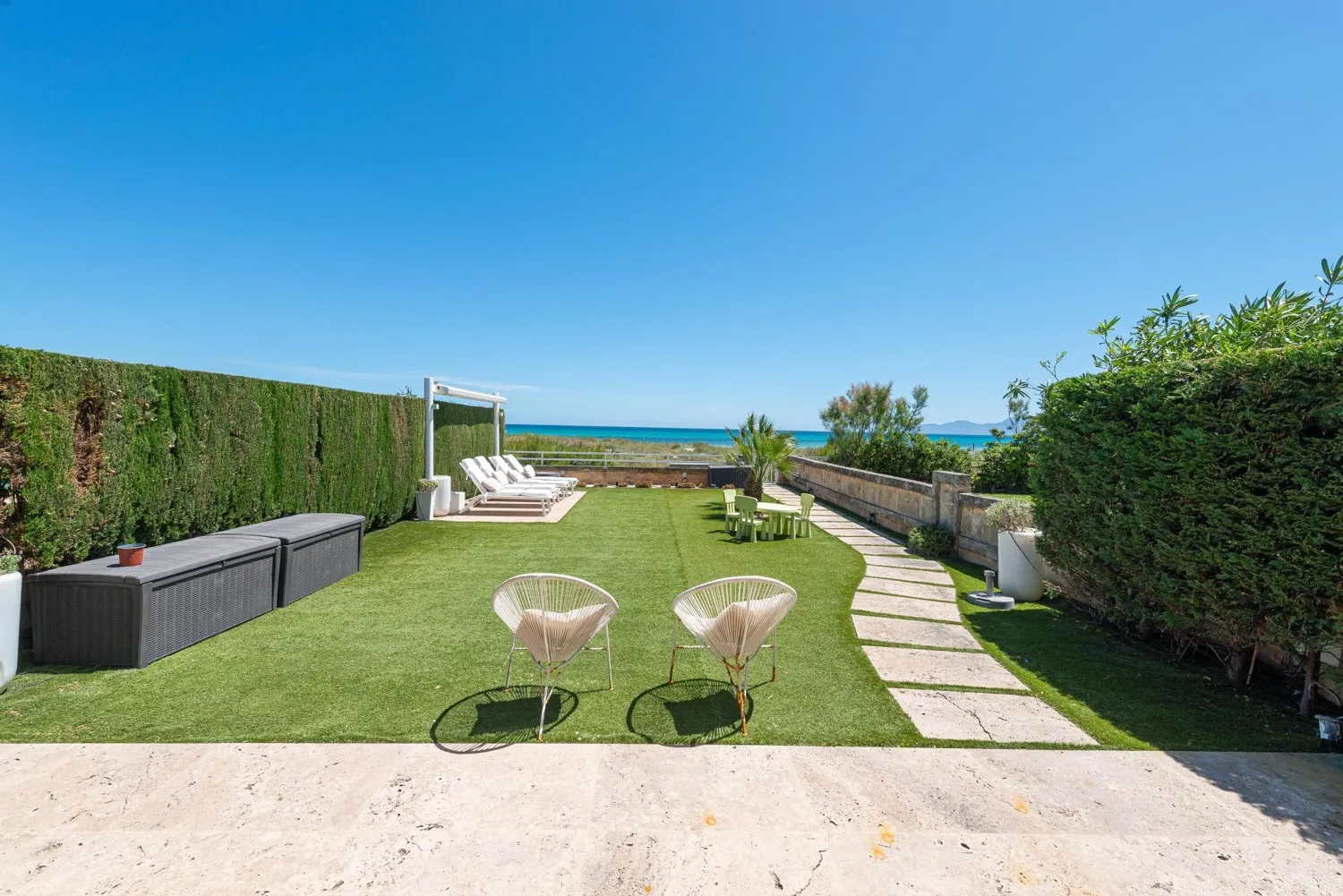 Exclusive-beachfront-property-in-Playa-de-Muro