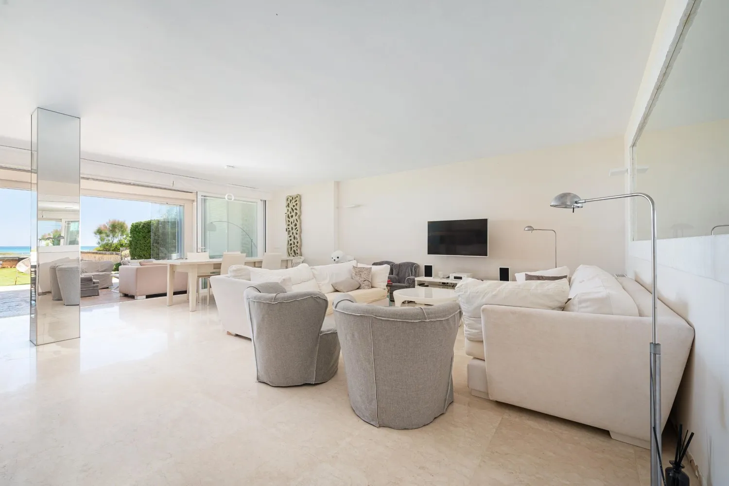 Exclusive-beachfront-property-in-Playa-de-Muro